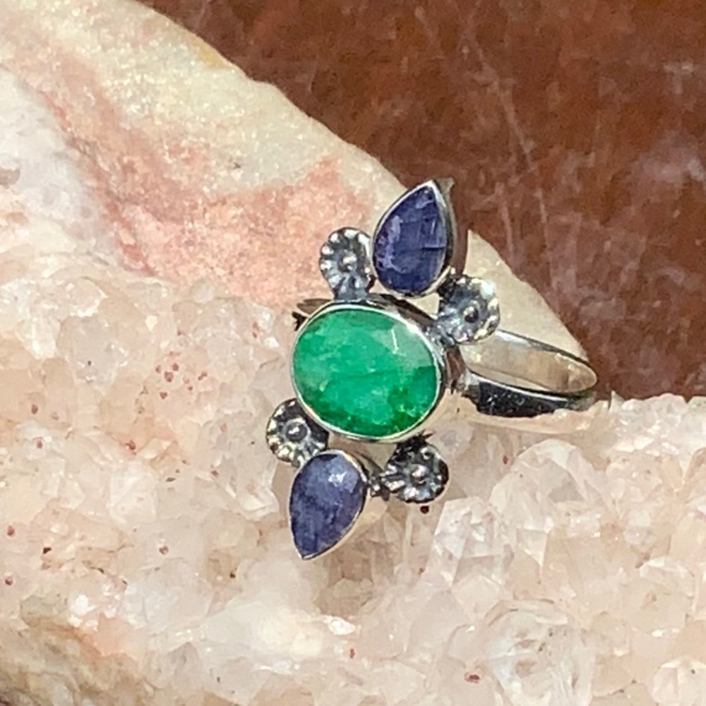 EMERALD & SAPPHIRE 925 STERLING SILVER RING, SIZE 8